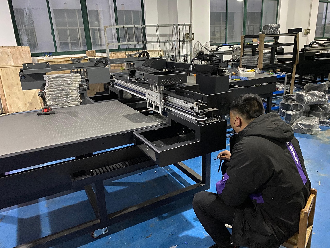 UV flatbed принтер за директен печат върху плоскости